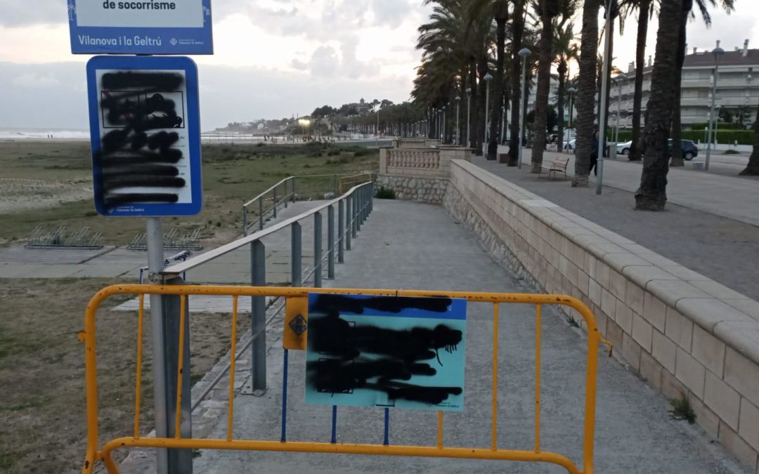 vandalisme a la platja